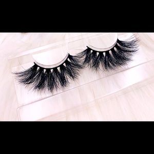 Flirty Lashes